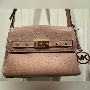 Michael Kors Addison Small Messenger bag in ballet pink pebbled leather